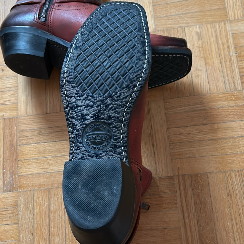Frye - Picture 5 of 16